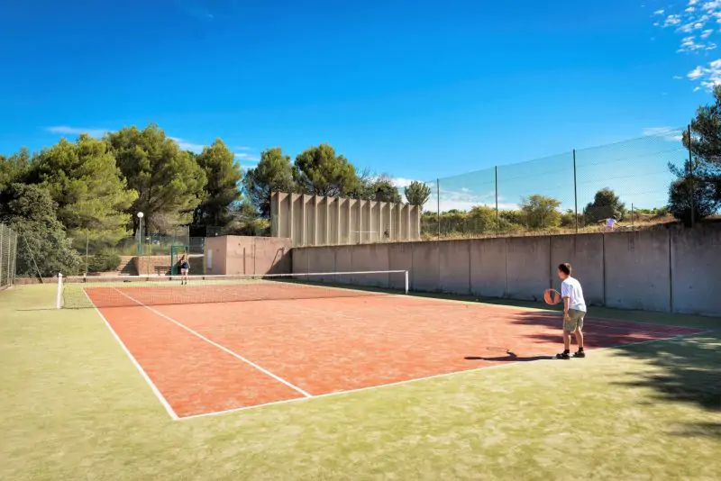 le hameau des oliviers vaison-la-romaine court de tennis