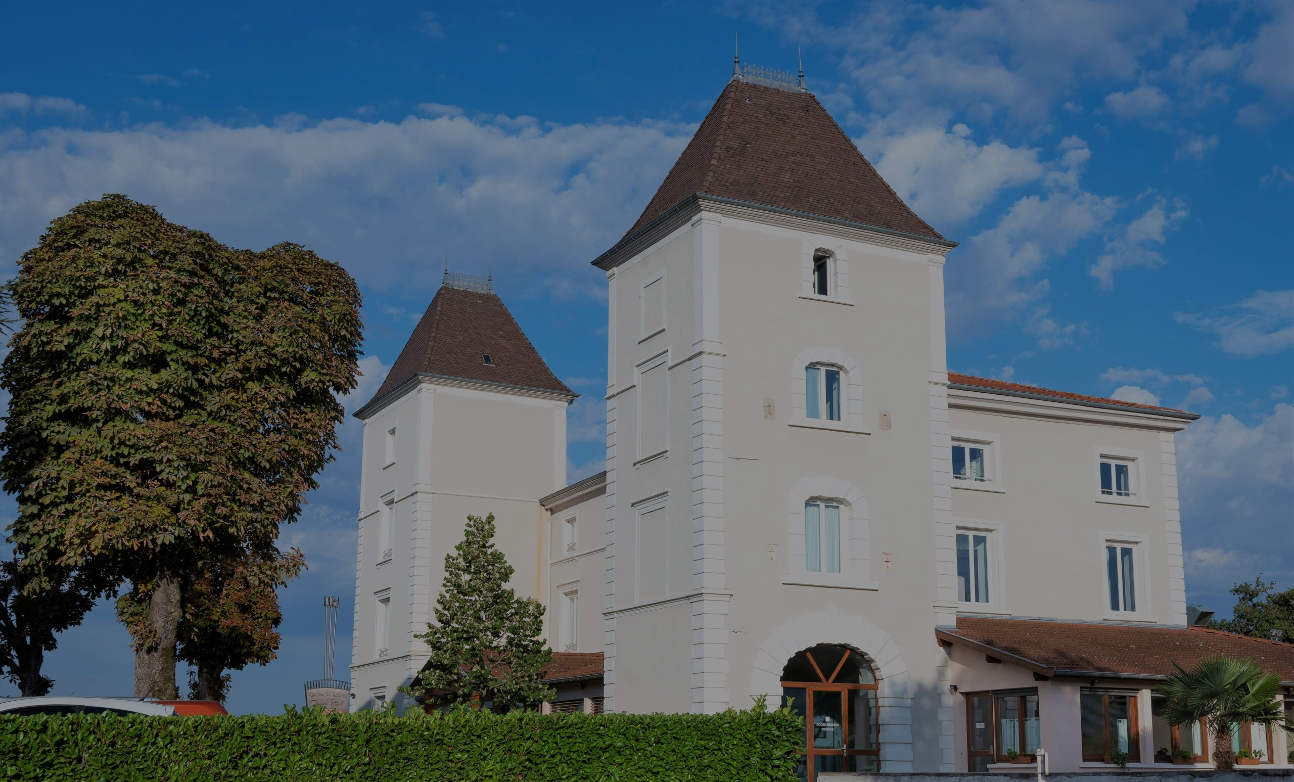 chateau domaine sainte croix sombre